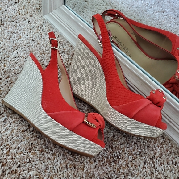 SOLD New Antonio Melani Coral Wedge w/sling back adjustable strap - Picture 5 of 9